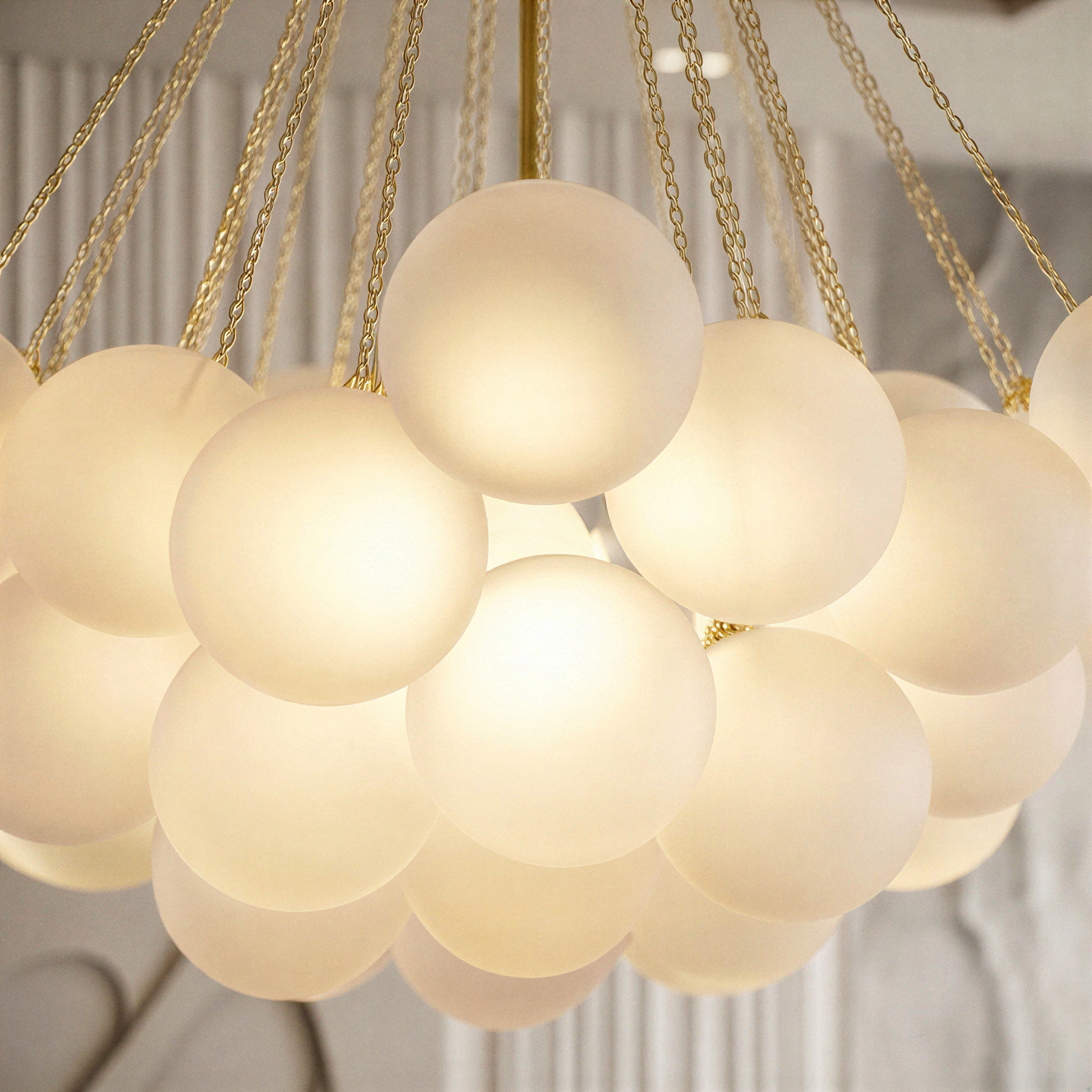Creative Light Luxury Ball White Glass Bubble Post-modern Living Room Pendant Lamp